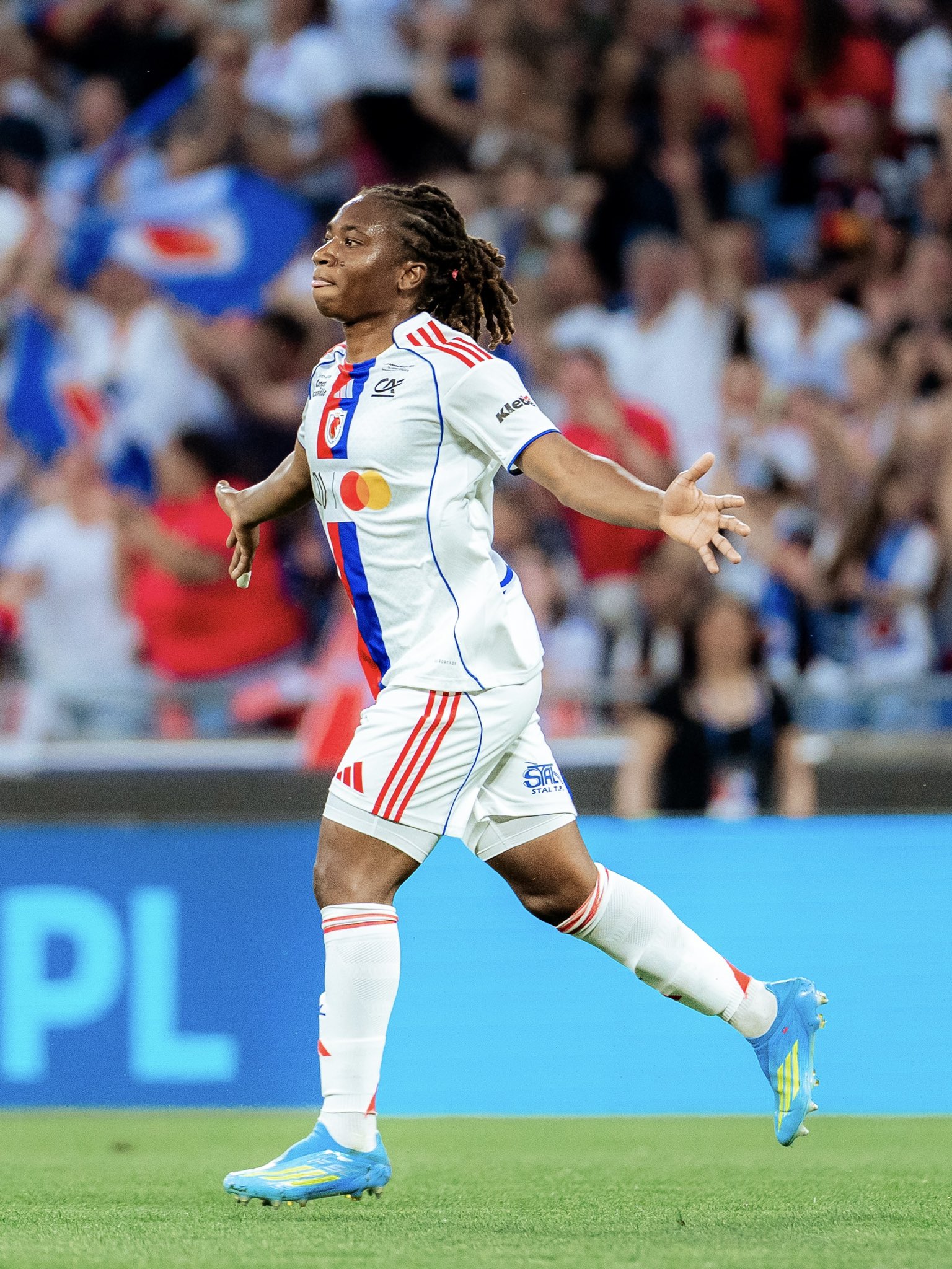 Triplé de Melchie Dumornay, l’OL Lyonnes sur le toit du football français