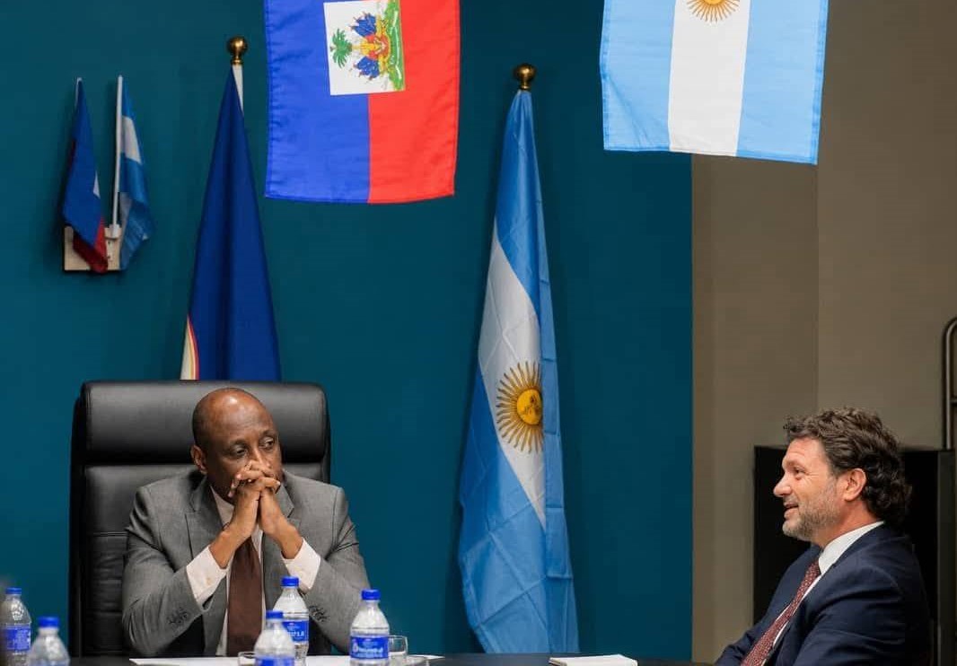 Rencontre entre Mario Andrésol et le chargé d’Affaires argentin autour de la coopération militaire