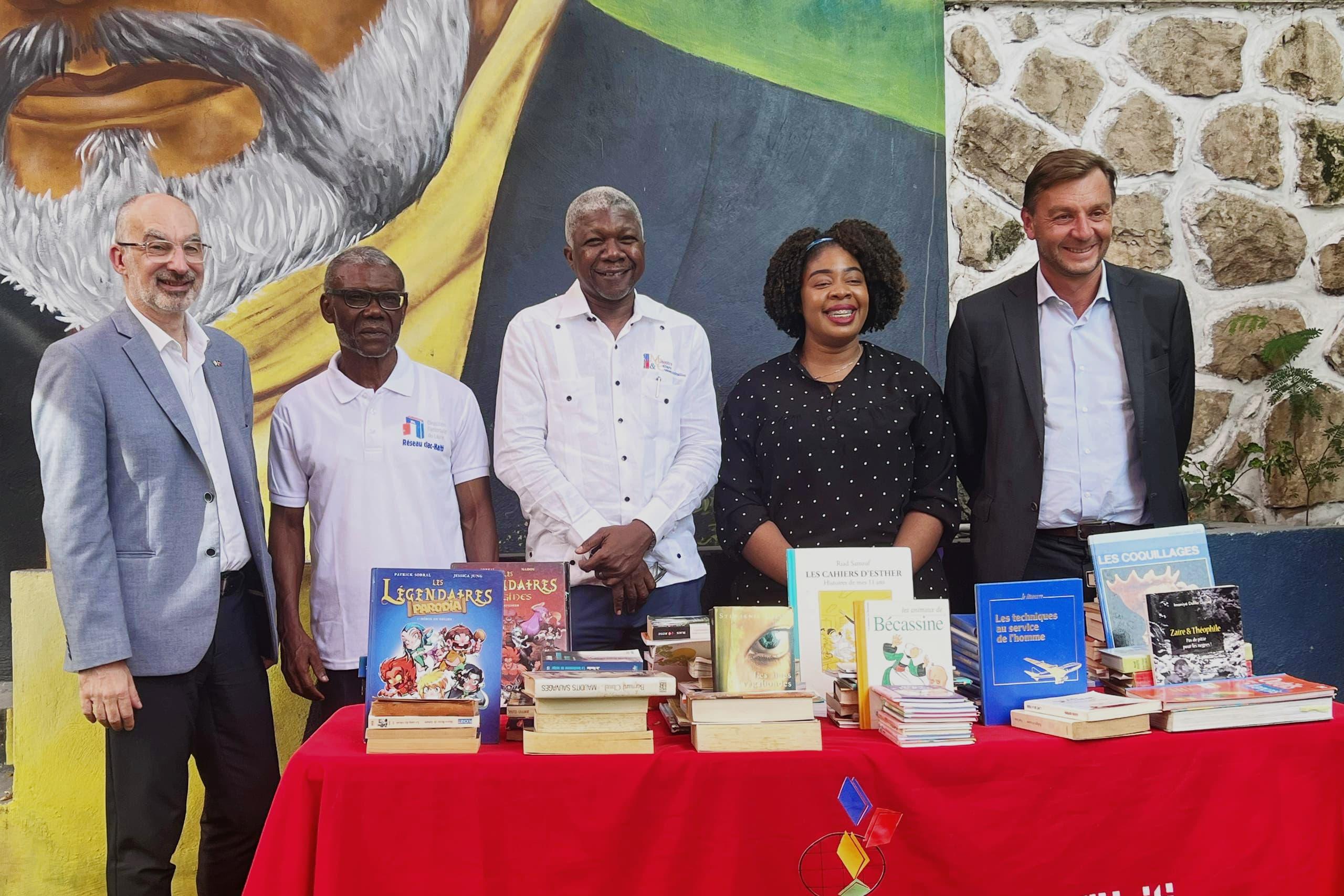 L’Institut Français en Haïti fait don de 8 000 ouvrages à la DNL