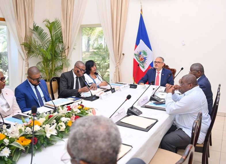 Le gouvernement met en attente une visite en Haïti des Éminentes personnalités de la CARICOM... 