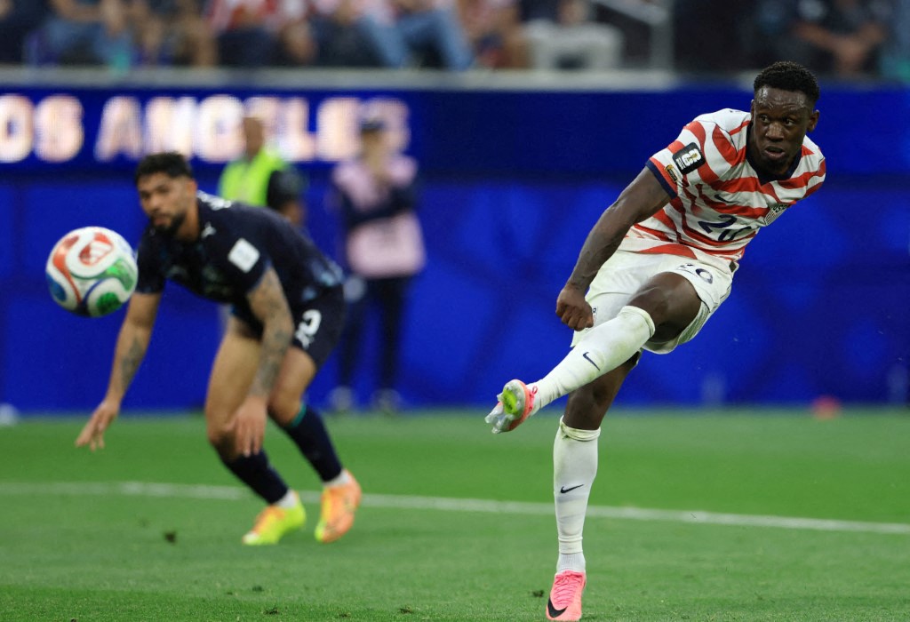 Buteur puis expulsé : Balogun rejoint Zidane et Ronaldinho