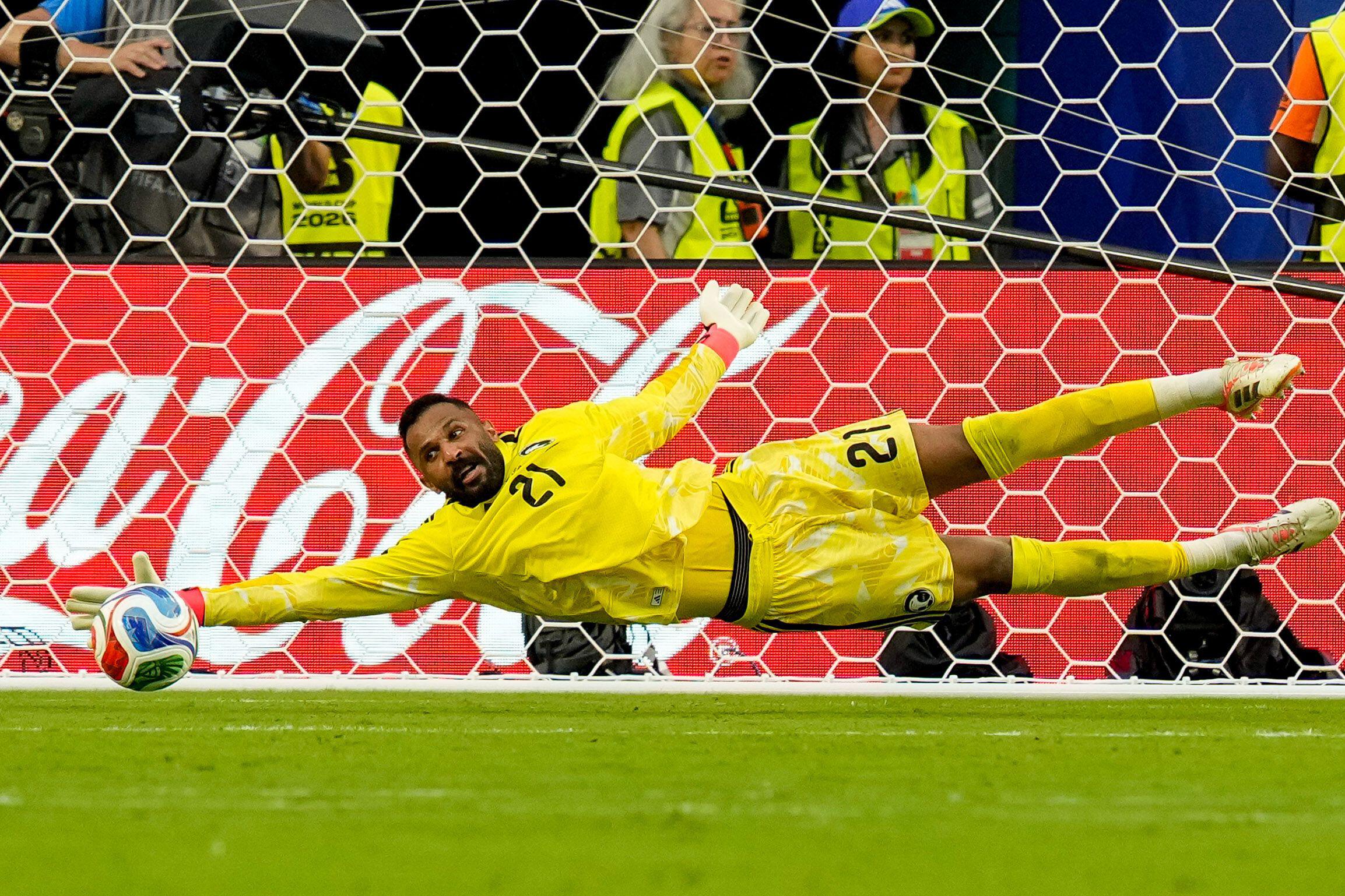 Mohammed Al Owais signe neuf arrêts contre l'Uruguay