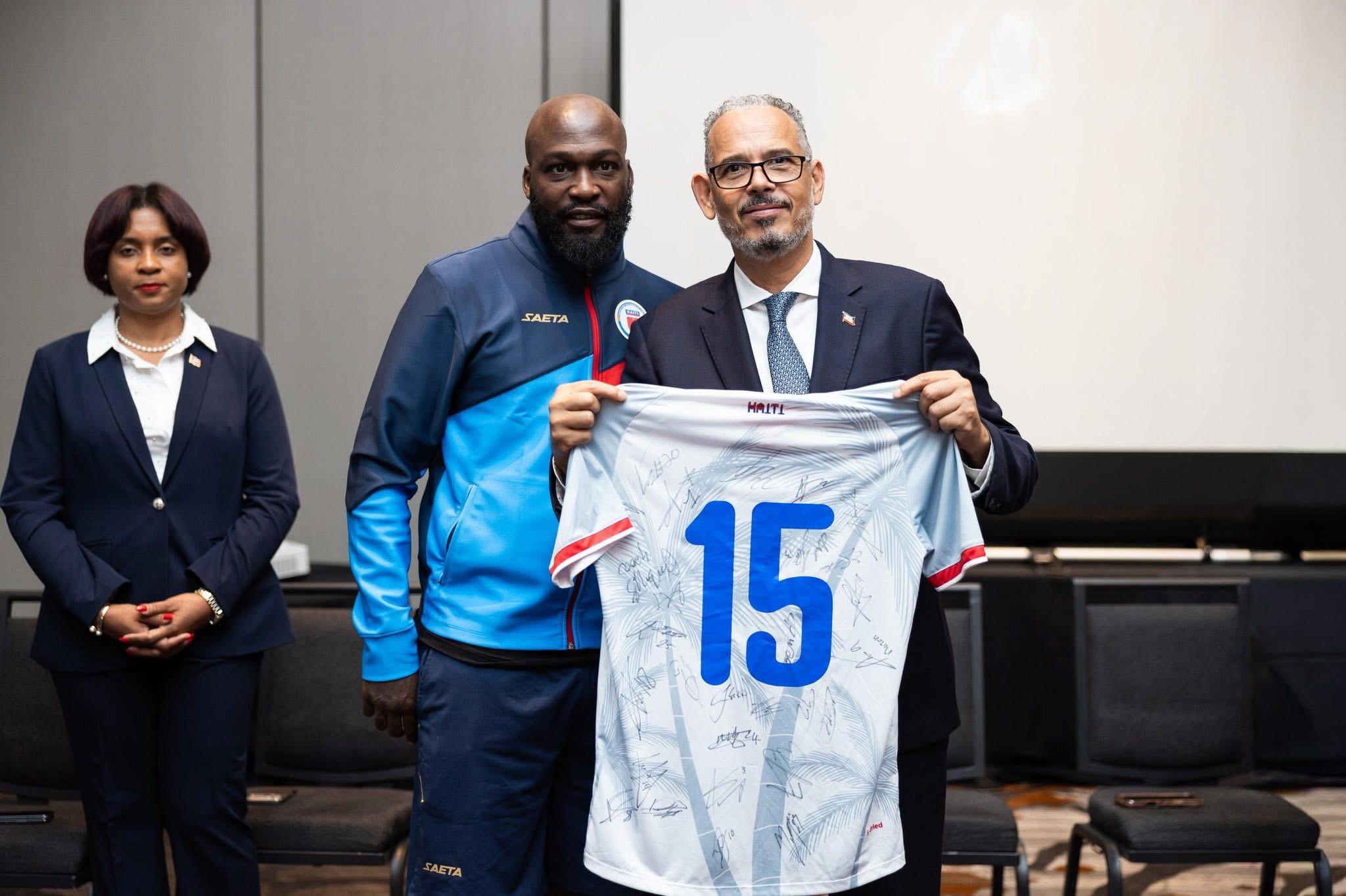 Le Premier ministre Alix Didier Fils-Aimé a supporté les Grenadiers à Boston