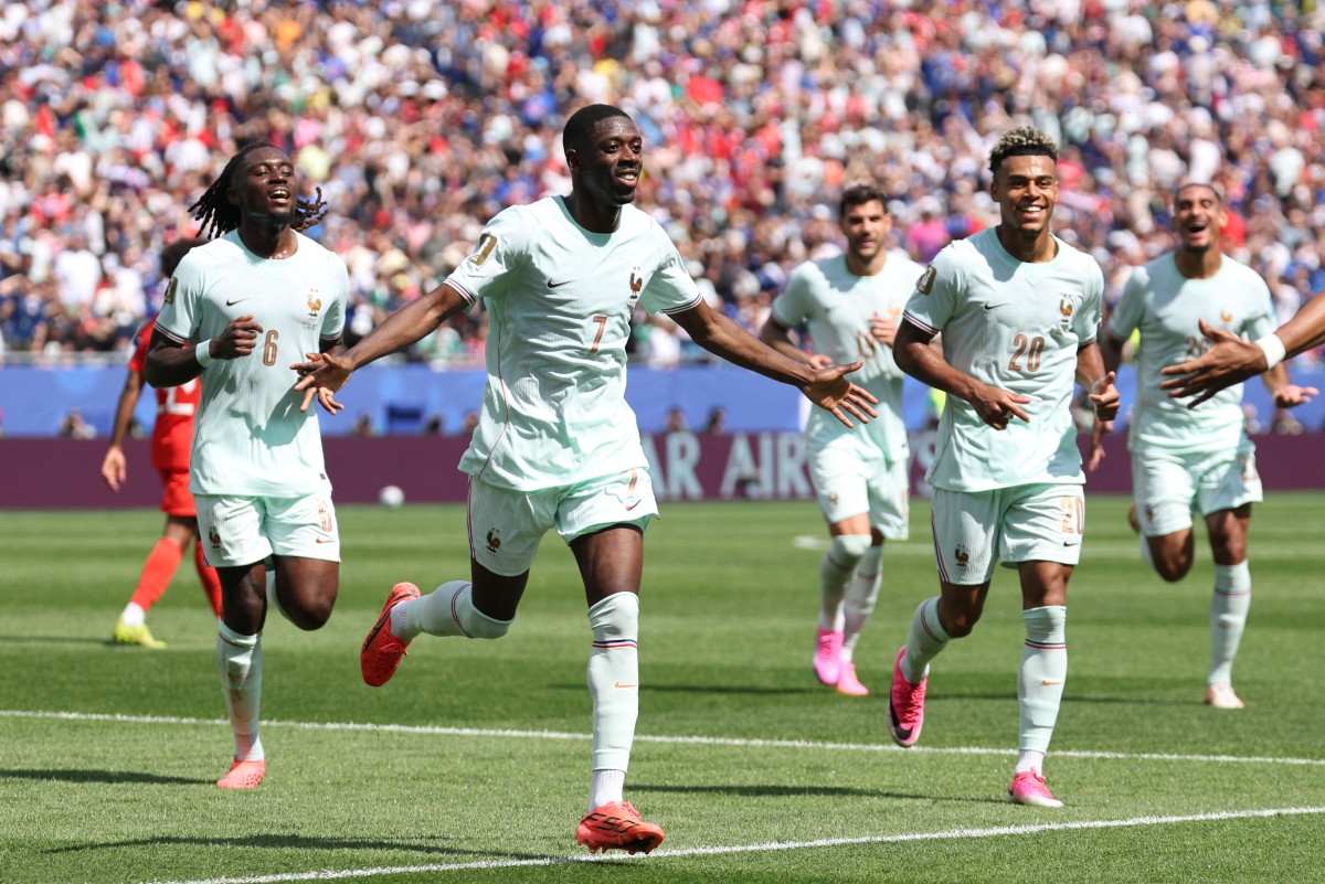 Mondial: la France finit 1re en battant la Norvège 4-1 avec un triplé de Dembélé