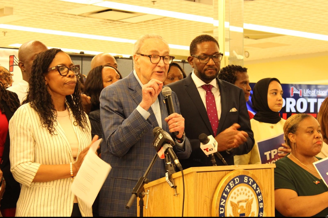 Fin du TPS : Le sénateur Chuck Schumer et des élus haïtiens de New York contre- attaquent