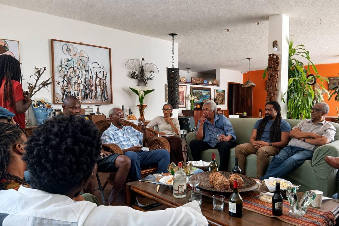 Le Centre culturel Araka en visite de solidarité chez Yanick Lahens