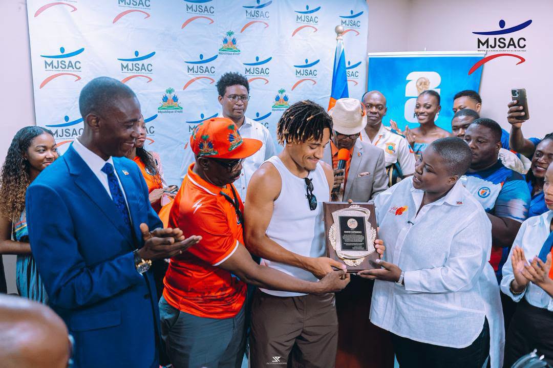 Cap-Haïtien : le MJSAC honore trois Grenadiers de retour au pays