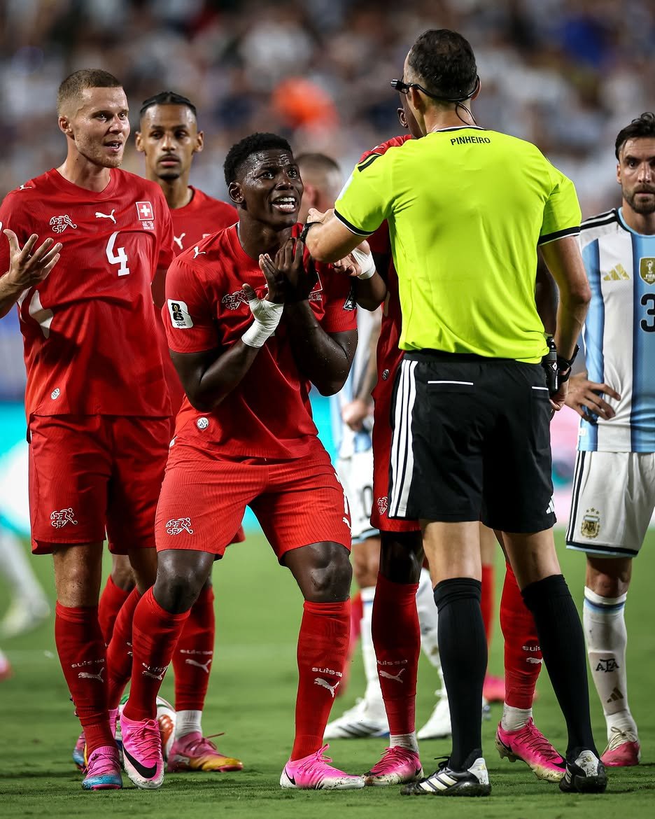 Embolo, 4ème joueur expulsé pour simulation en Coupe du monde de football