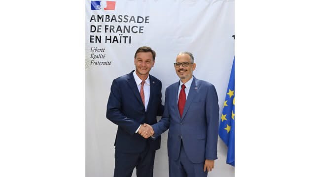 Le Premier ministre plaide pour une coopération renforcée avec la France