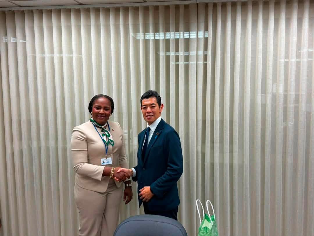 La ministre Sandra Paulémon rencontre le ministre japonais de l’Environnement, Kiyoto Tsuji
