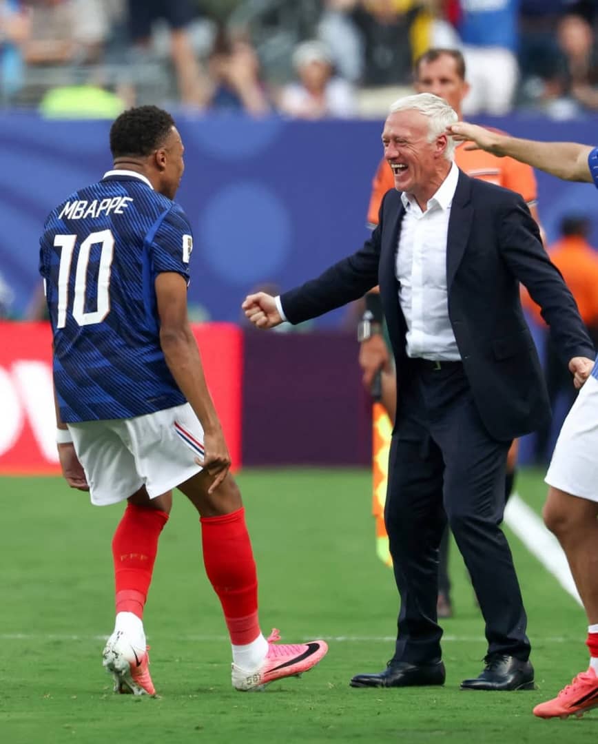 Kylian Mbappé rend un vibrant hommage à Didier Deschamps