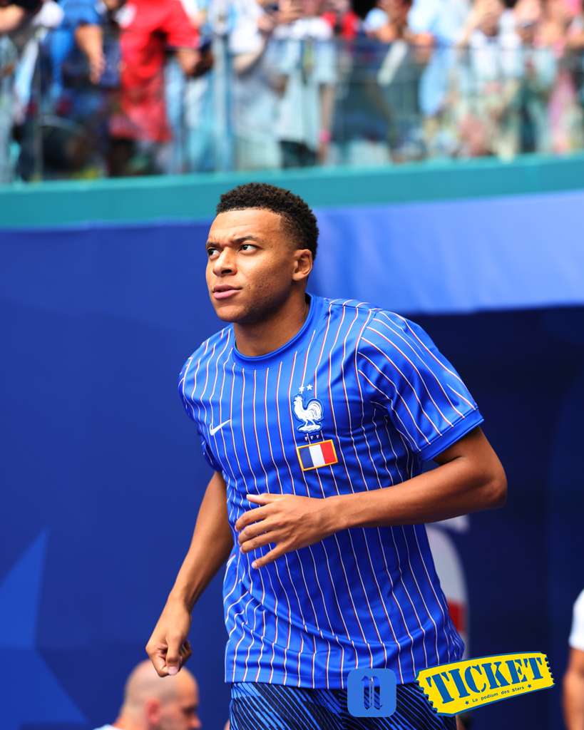 Coupe du monde : Mbappé affole les compteurs et imite Gerd Müller