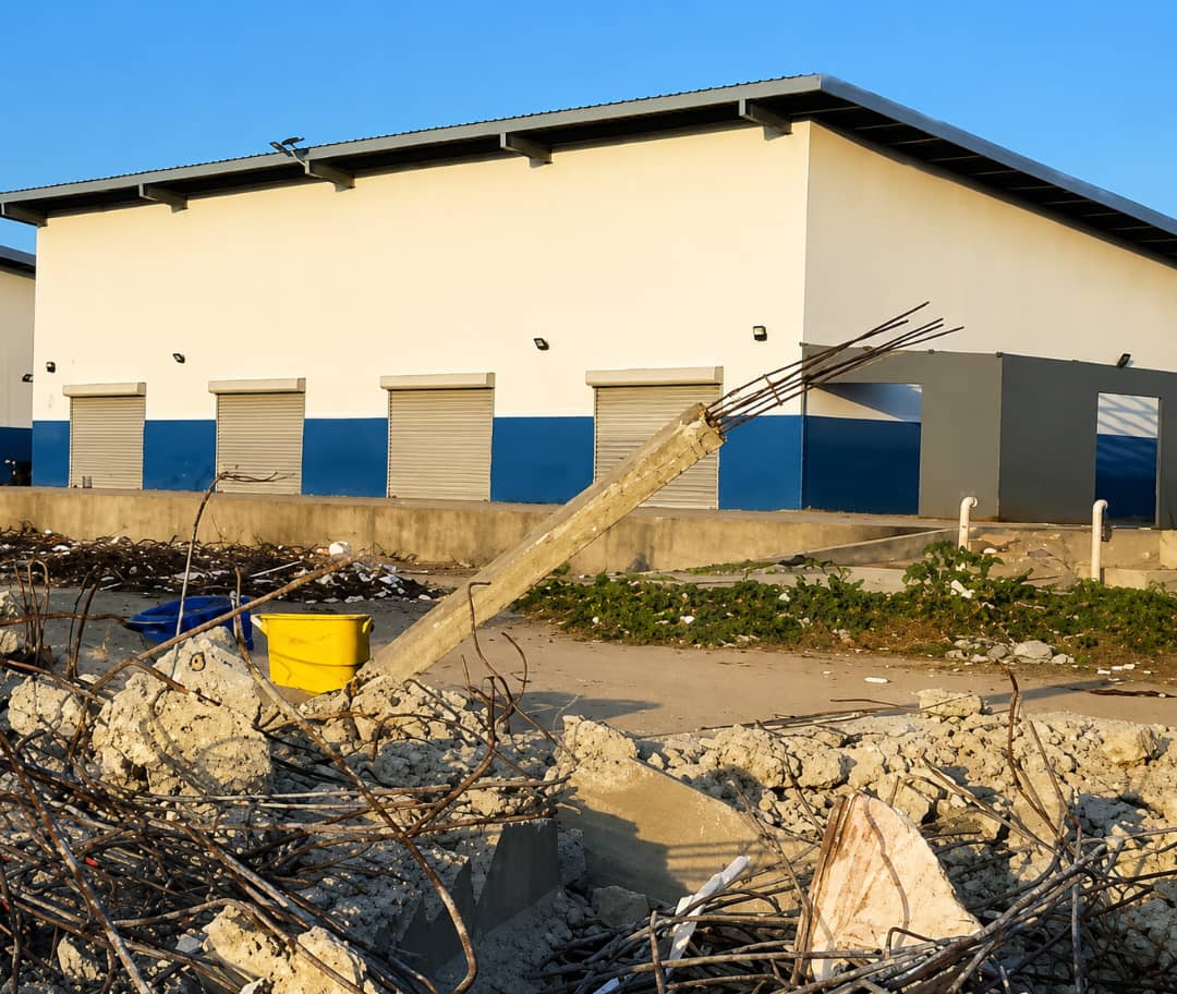 Ouanaminthe : les autorités démolissent des constructions anarchiques au marché binational