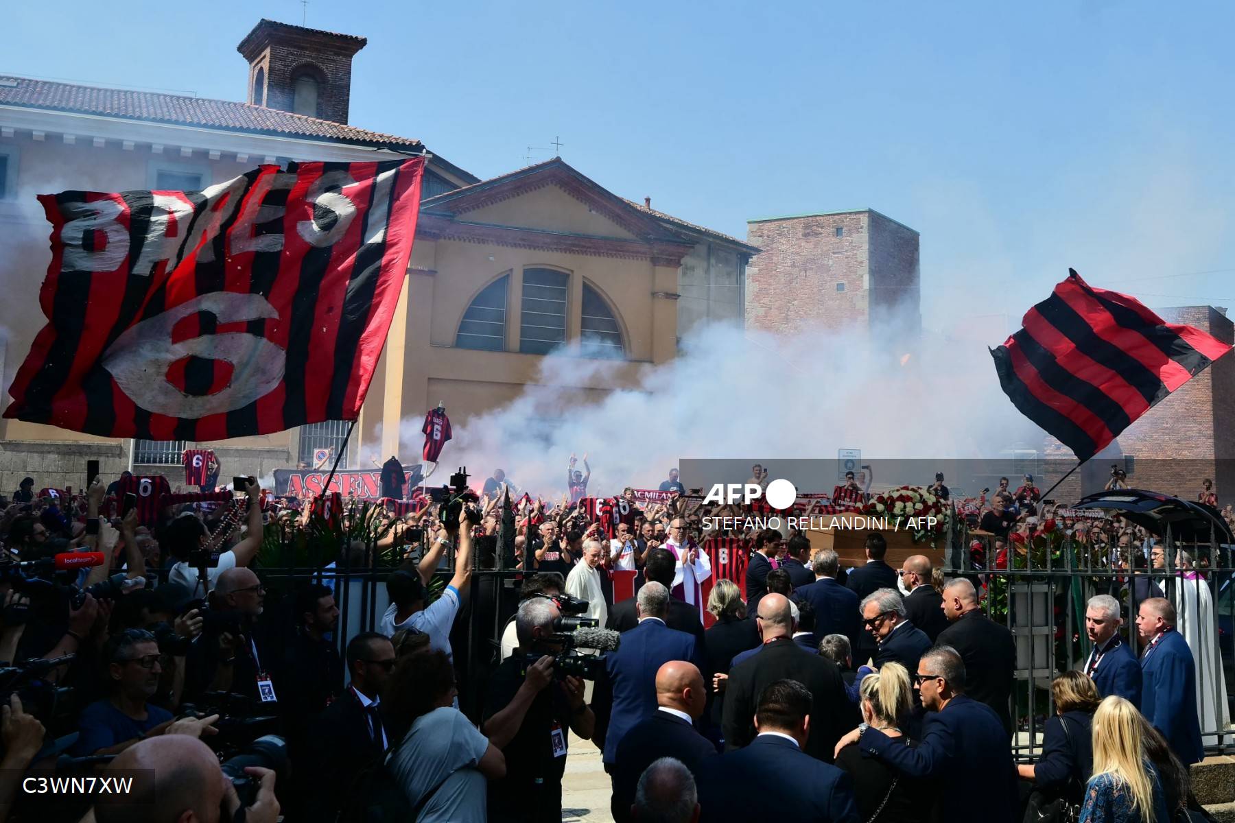 Des milliers de personnes aux obsèques de la légende du football italien Baresi