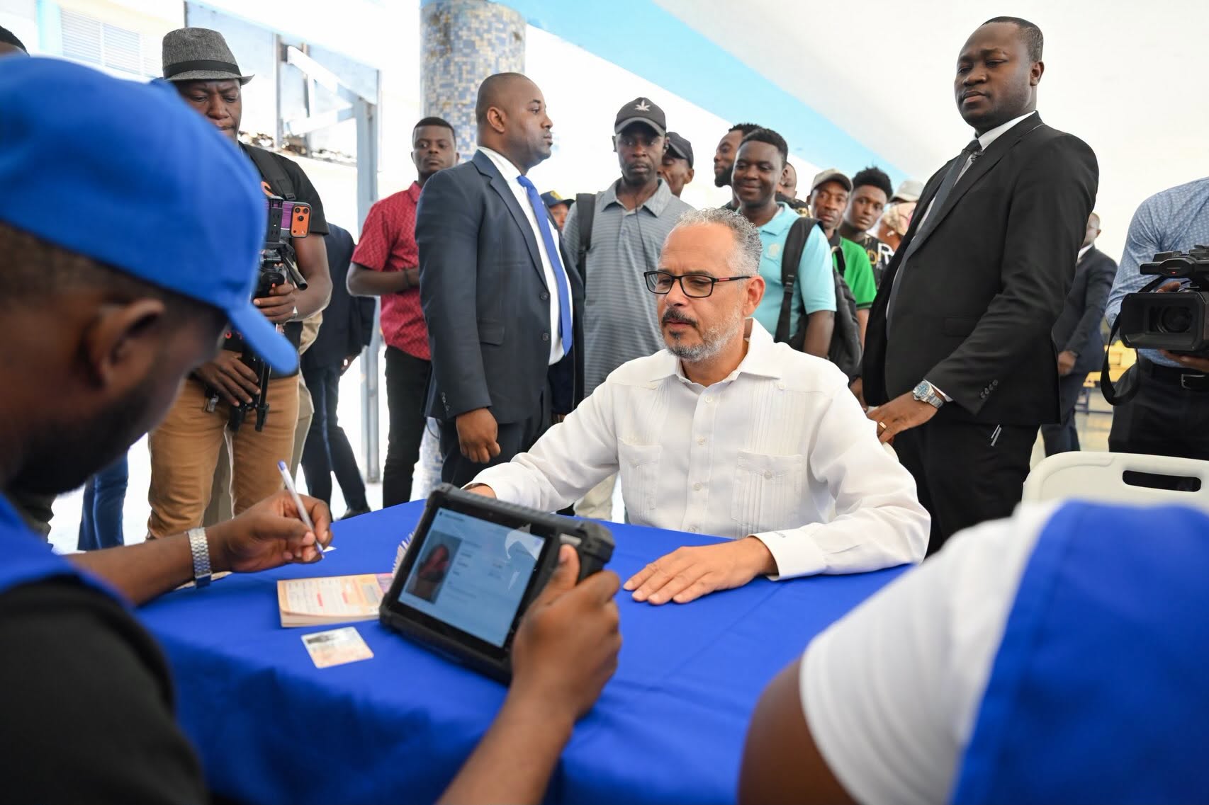 Le Premier ministre s’inscrit au Registre électoral