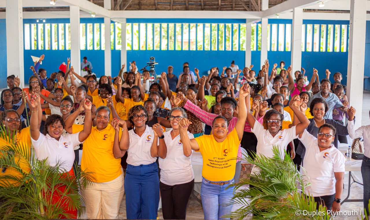 Cayes : le Salon régional de la technologie et de l’entrepreneuriat féminin mise sur le numérique pour renforcer les capacités des femmes