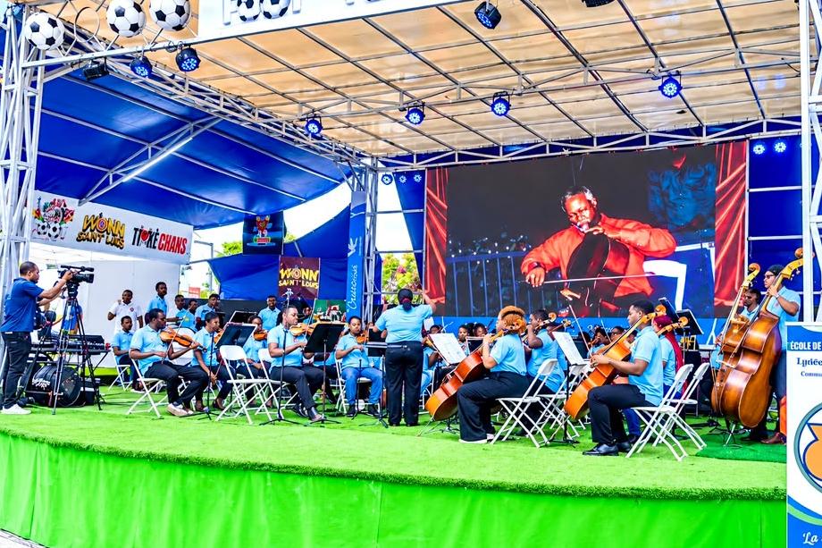 Sainte-Trinité Musicians and Philharmonic Orchestra Take the Stage at Place Boyer