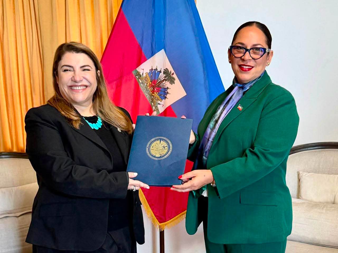 Entretien entre la chancelière haïtienne et la nouvelle représentante de l’OEA en Haïti