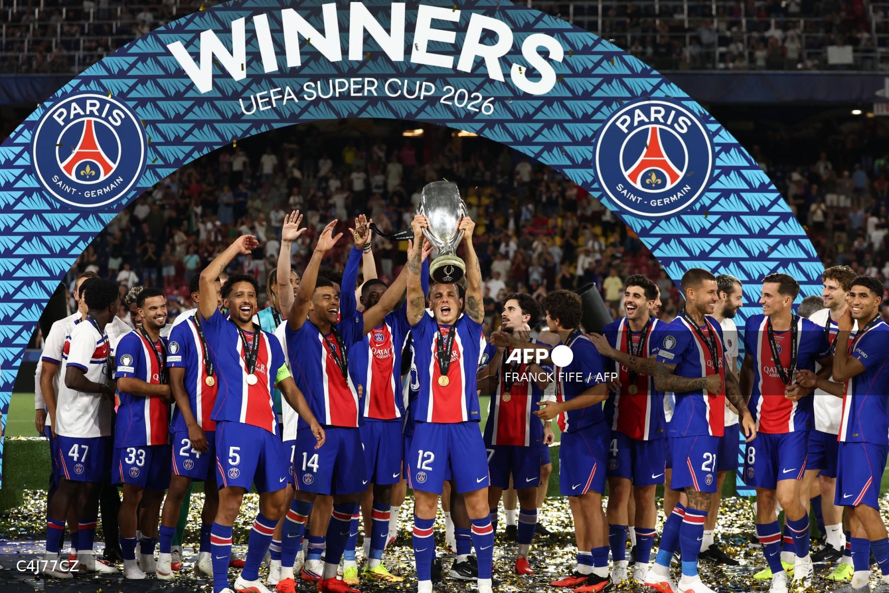 Le Paris Saint-Germain lance sa saison en remportant la Supercoupe d'Europe contre Aston Villa (2-1)