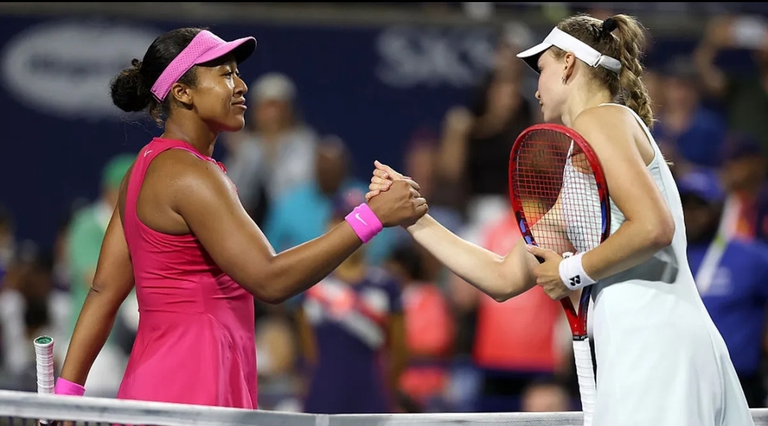Naomi Osaka s’arrête en quarts à Toronto après un long duel avec Rybakina
