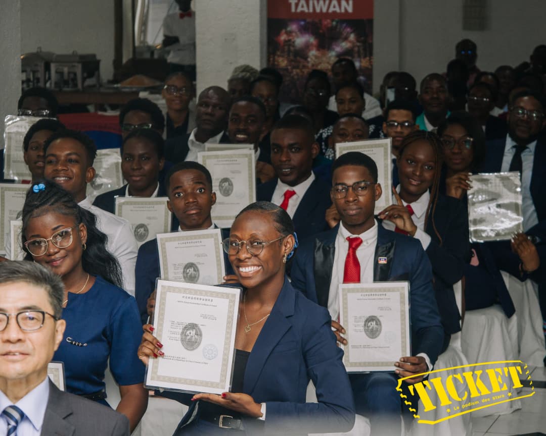 44 jeunes Haïtiens reçoivent leurs certificats de bourse avant leur départ pour Taïwan