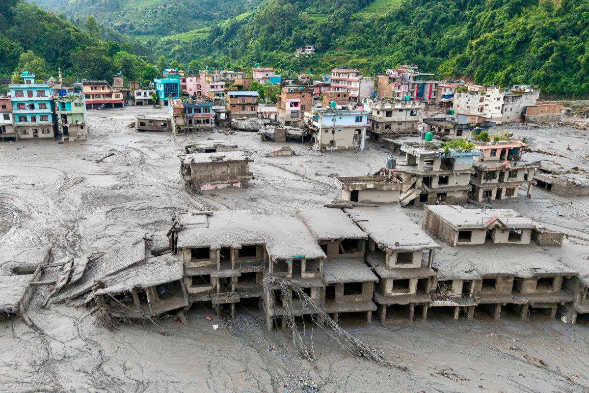 Crue dévastatrice au Népal et en Chine : près de 400 morts, les secours recherchent plus de 1.400 disparus