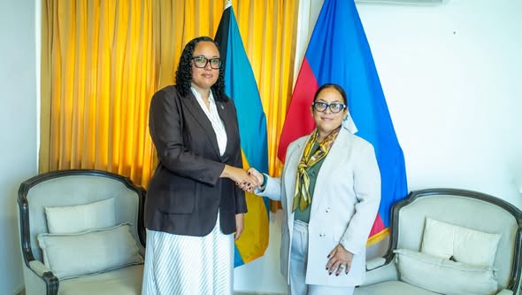Échanges Haïti–Bahamas sur le renforcement des relations bilatérales