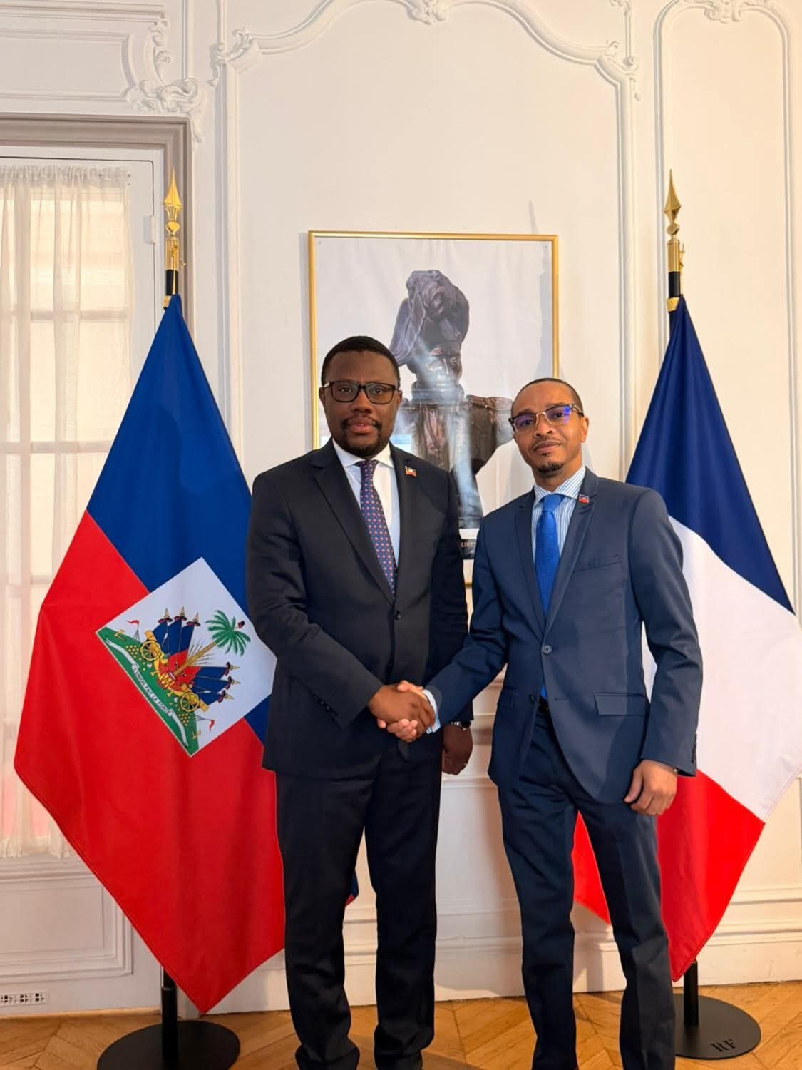 L’ambassadeur Louino Volcy discute des services consulaires et des besoins des Haïtiens en Guyane