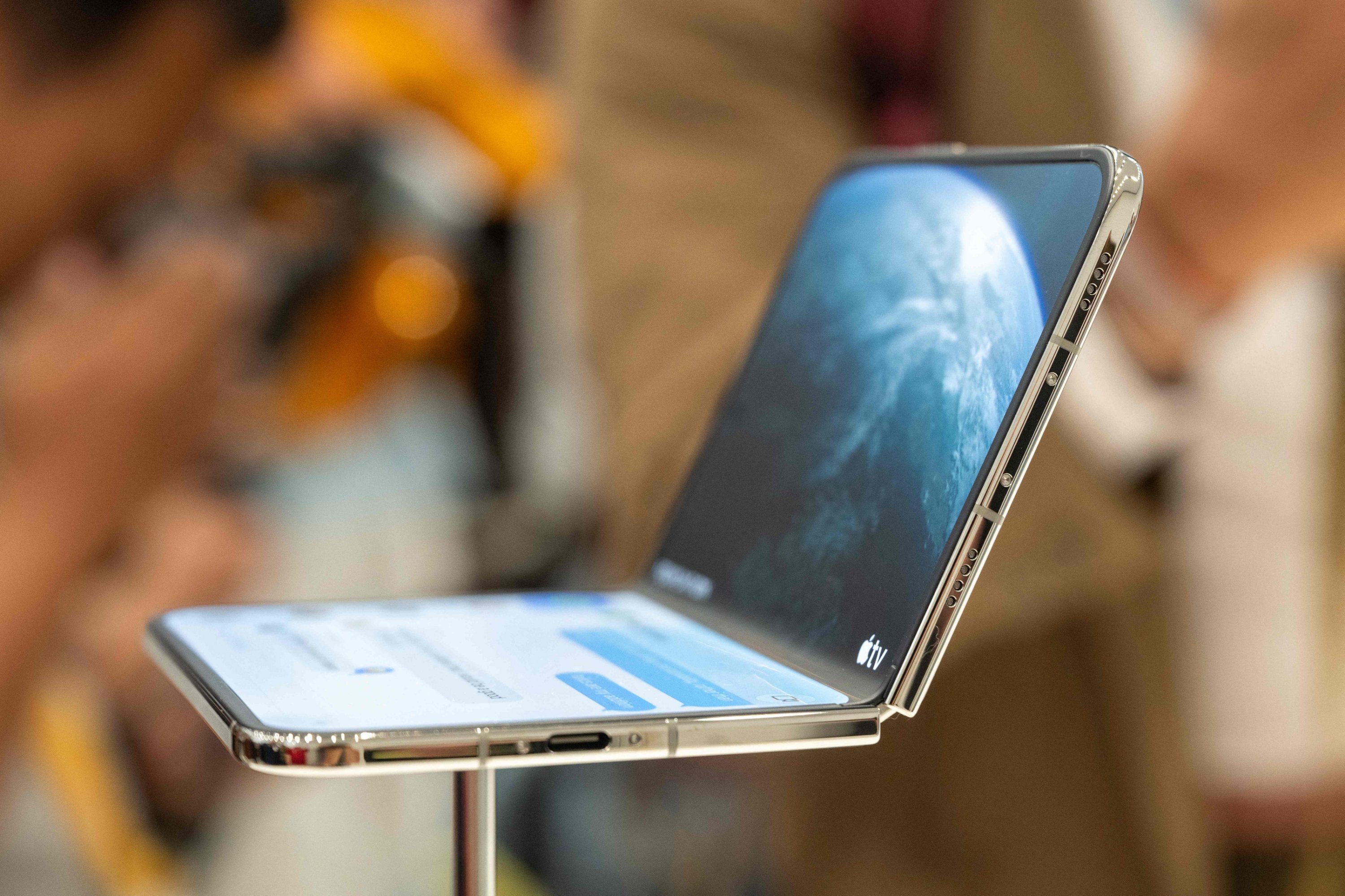 Apple dévoile son premier iPhone pliable, et relève encore les prix