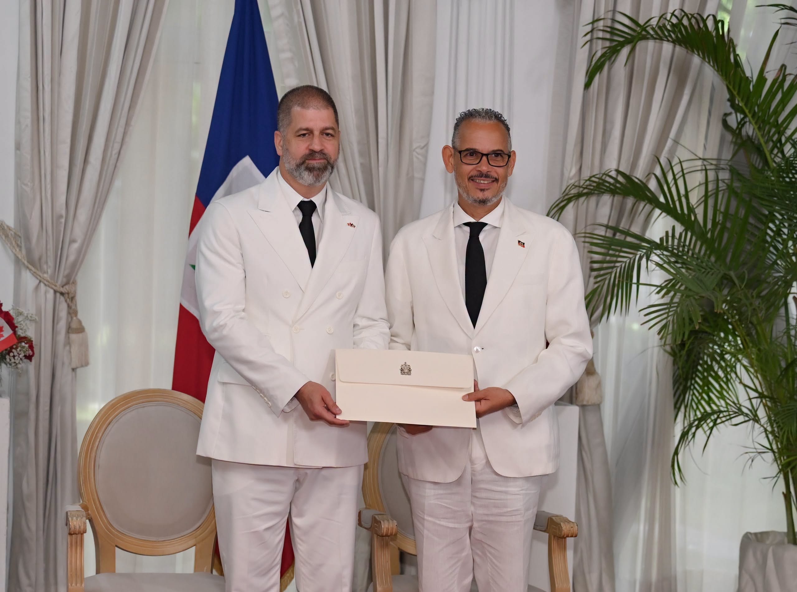 Le Premier ministre reçoit les lettres de créance de l’ambassadeur du Canada en Haïti