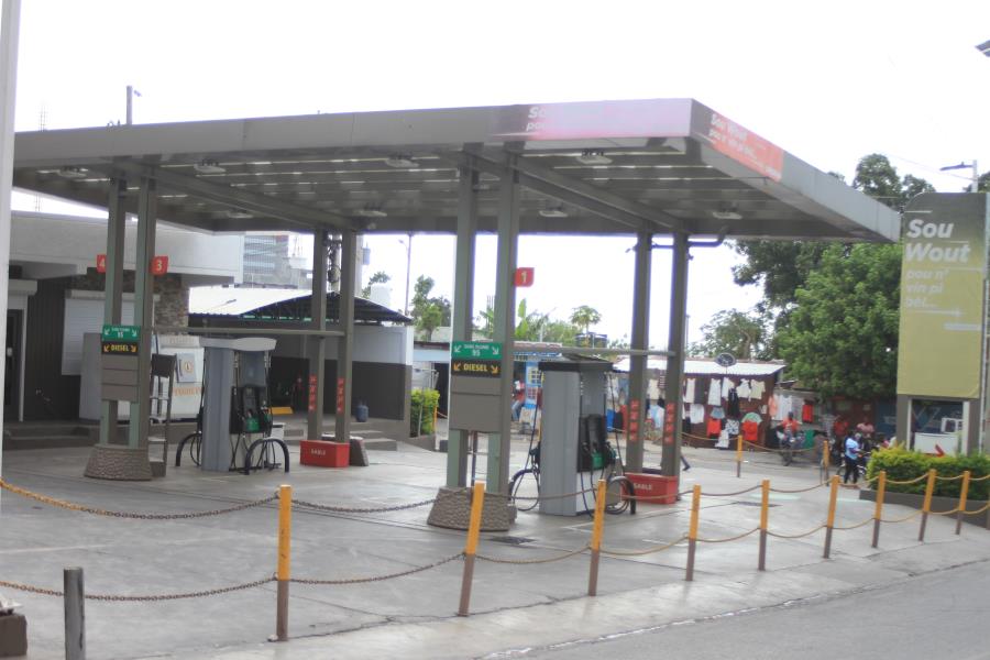 Du mauvais carburant dans les pompes à essence : le MCI, pointé du doigt, réagit
