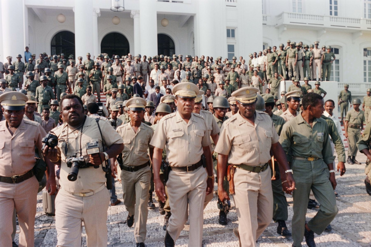 Haïti : 38 ans après, entre deux coups d'État