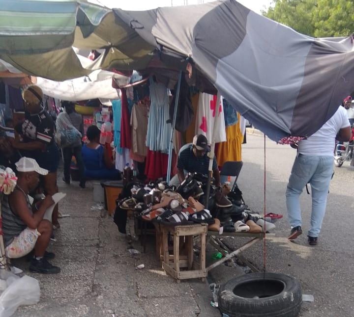 A Port-au-Prince, les piétons n'ont pas droit aux trottoirs...