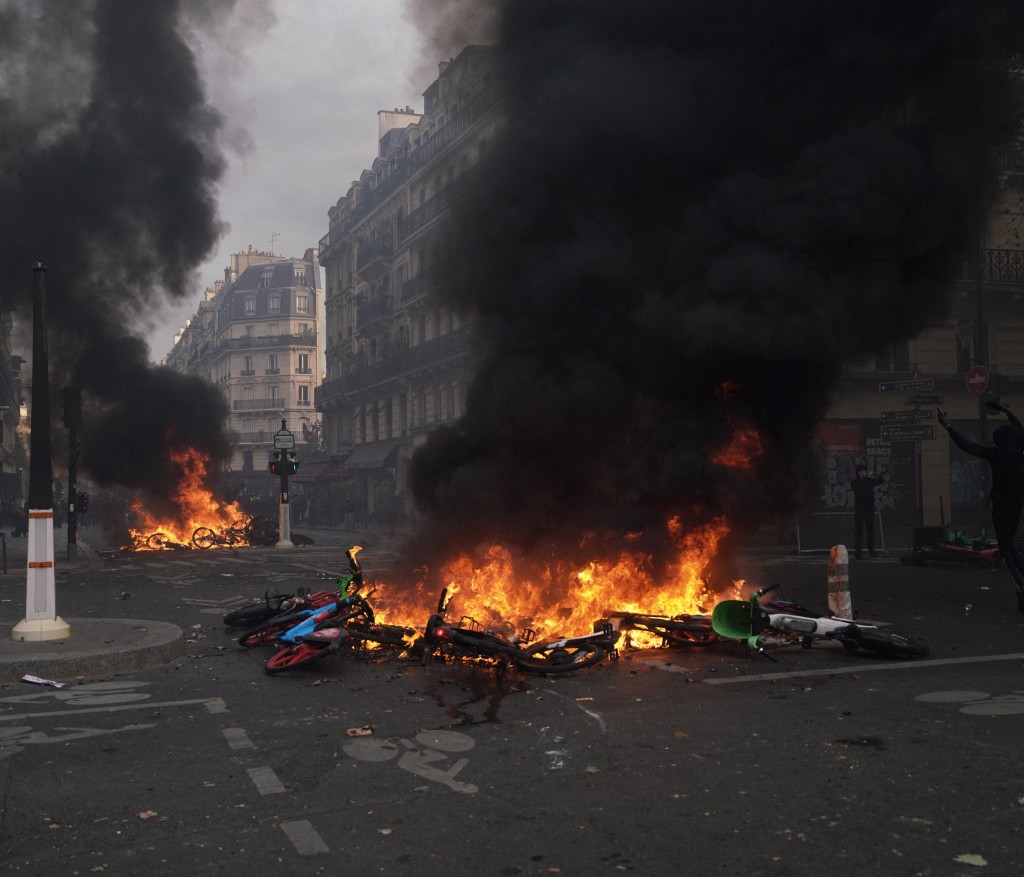 Violences en France : au moins 3.000 commerces touchés, le gouvernement annonce des aides