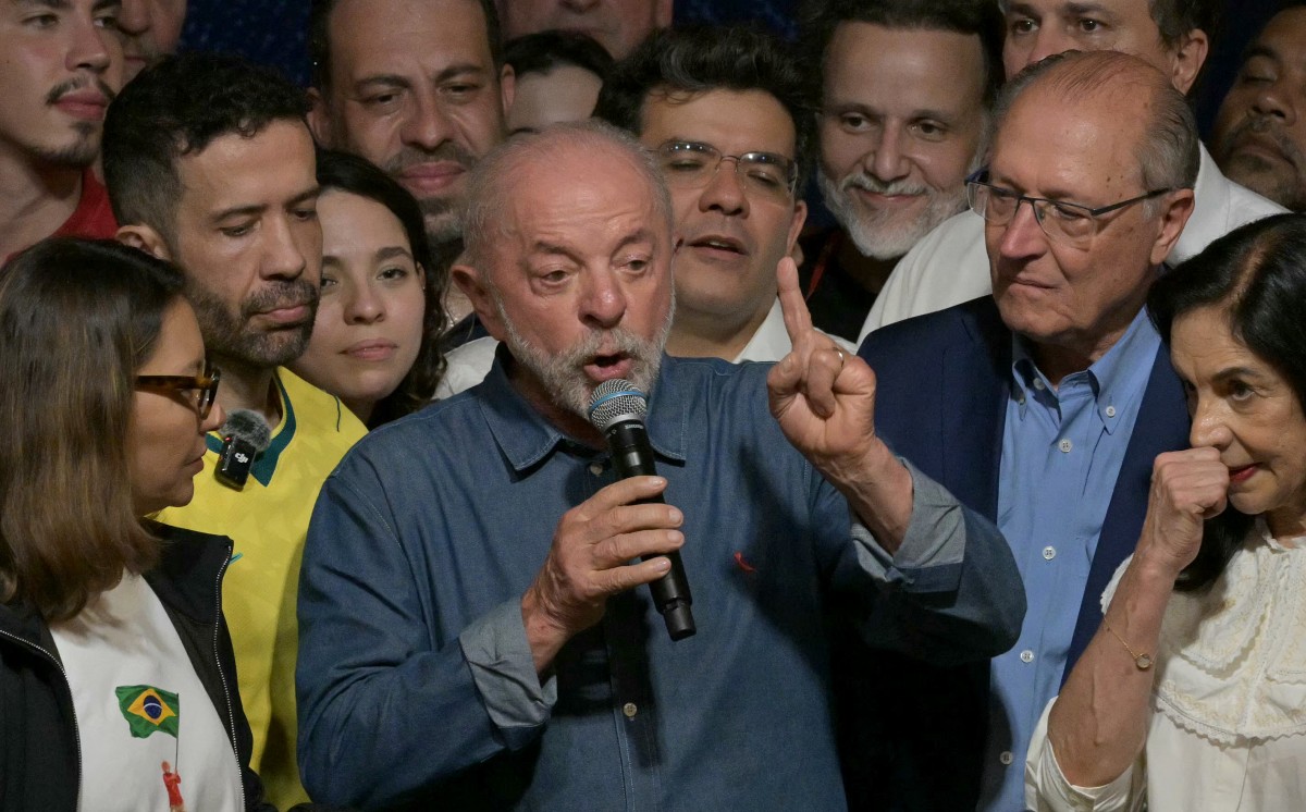 Les Brésiliens ont voté pour "garantir la démocratie", dit Lula après sa réélection