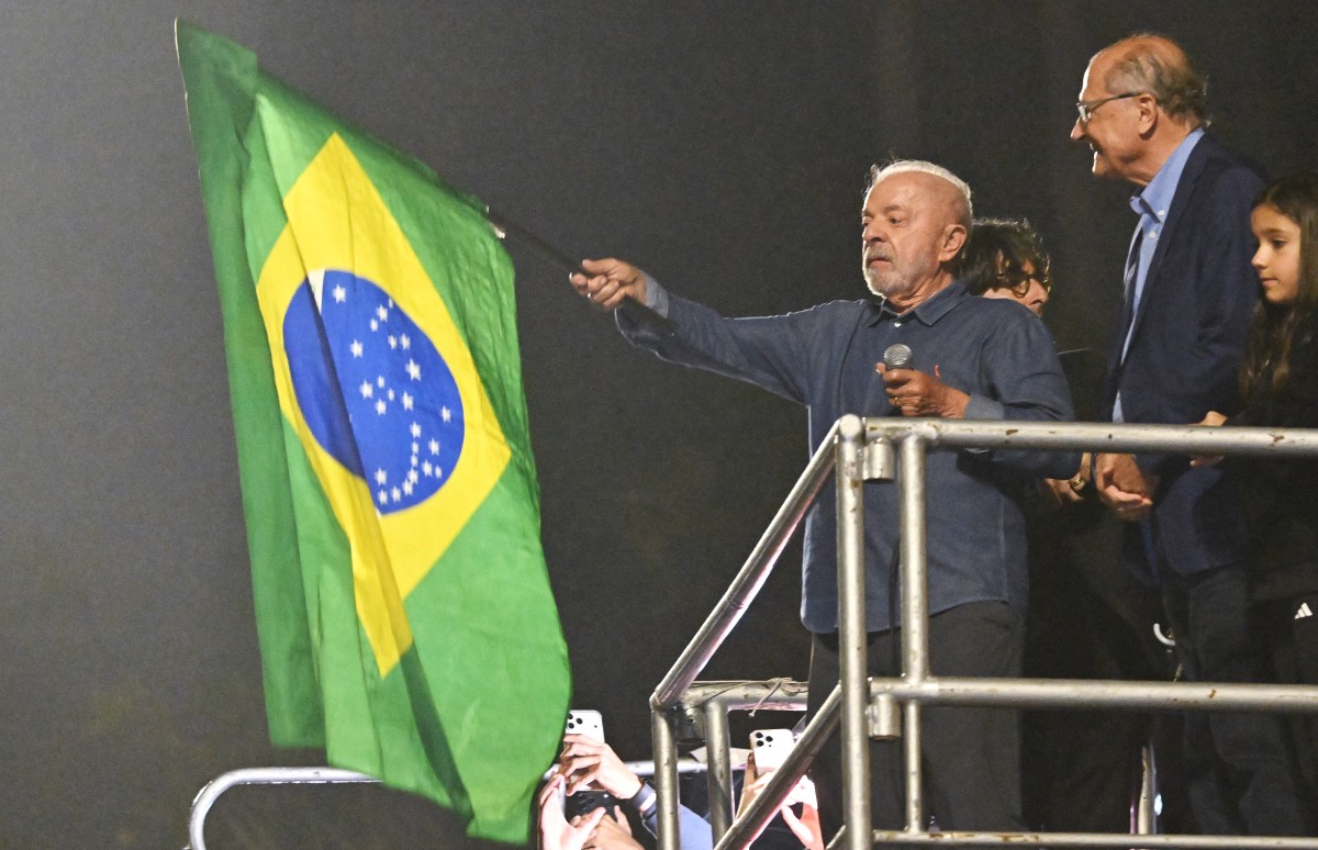 Brésil : la réélection de Lula saluée dans le monde, contestée par Bolsonaro