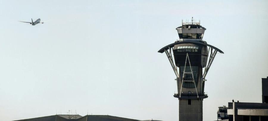 Pourquoi les avions tournent-ils en rond avant d'atterrir ? L'ONU a un plan pour y remédier.