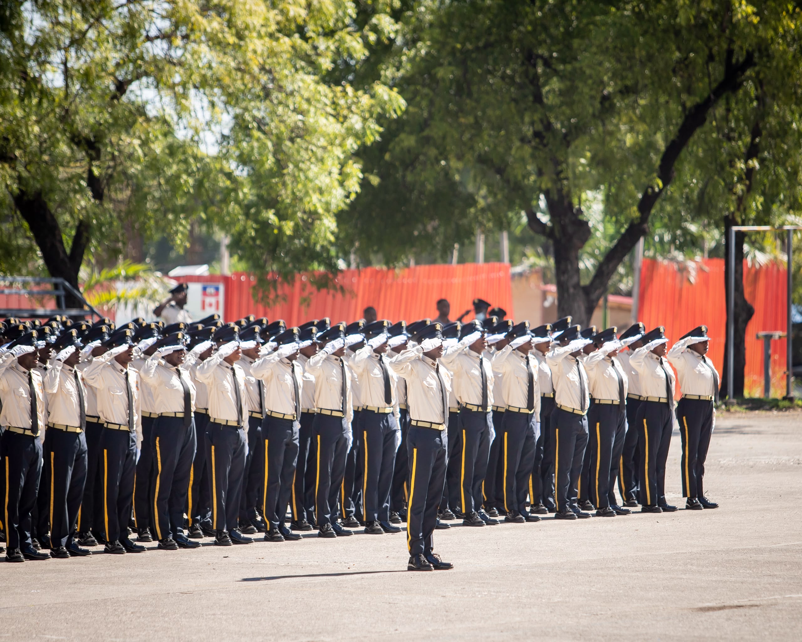1 189 nouveaux policiers renforcent les rangs de la PNH